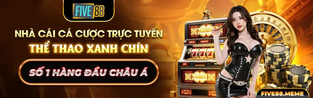 Cầu thủ quần vợt đang giao bóng trên sân đất nện, biểu tượng cho cá cược quần vợt